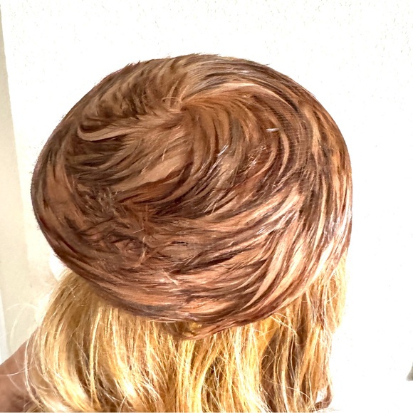 💖 Vintage Feather Pill Hat, “Chez Henriette” - Picture 11 of 11